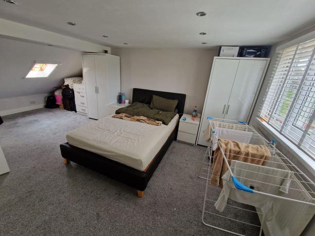 🏡 Lovely Ensuite Room in Newbury Park ✨ Main Photo