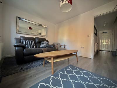 Spacious Double room - North Swindon  Main Photo