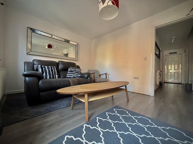 Spacious Double room - North Swindon  Main Photo