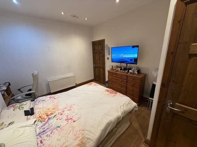 Double Bedroom   Main Photo