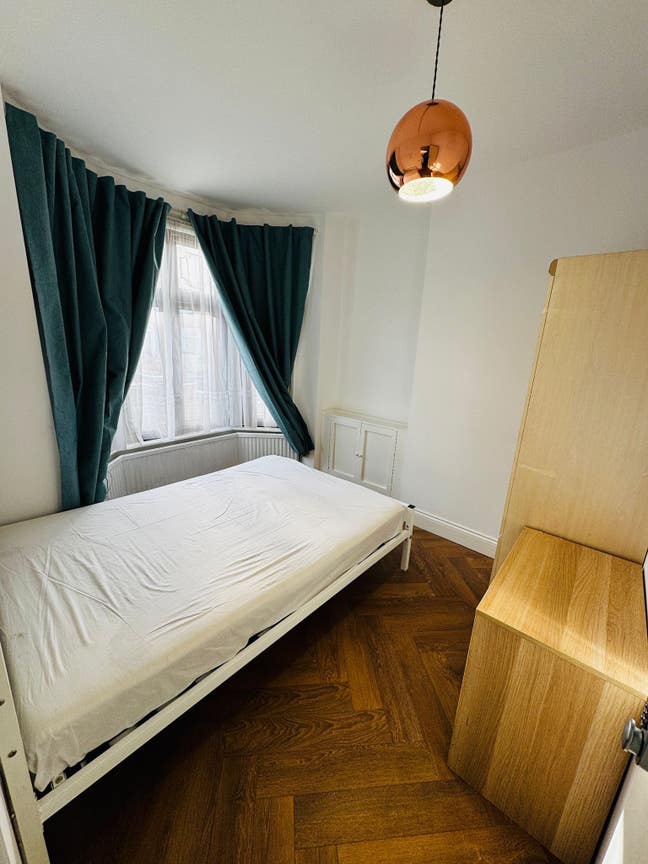 Lovely DBL Room | 10 min to Barking 🚂 | Bills Incl Main Photo