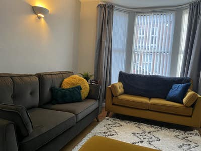 Beautiful house located in fab area -short term OK Main Photo