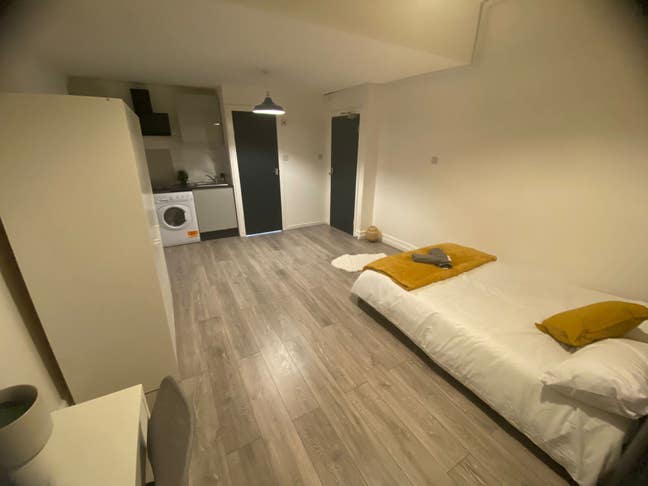 🏪 Spacious Studio near Stamford Hill- Couples ok Main Photo