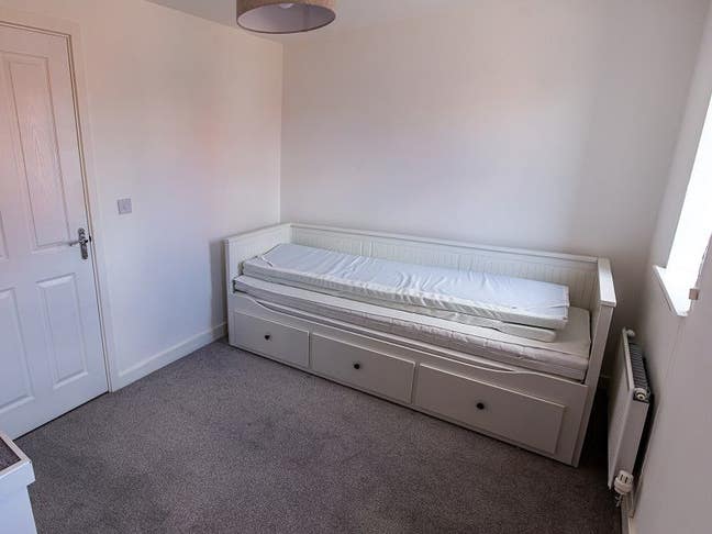 Modern 2 Bedroom End Terrace in Morton Close - PE7 Main Photo