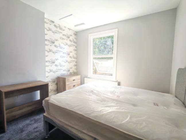 Ensuite near train station and town centre  Main Photo