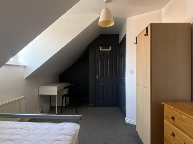 RARE FIND -Double Room - All bills incl! North Stn Main Photo