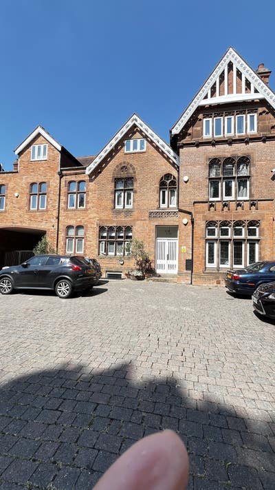 Brand New High Spec 3.-bed Apartment Main Photo