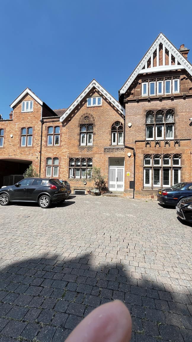 Brand New High Spec 3.-bed/office  Apartment Main Photo