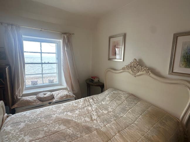 River view room in stunning location Main Photo