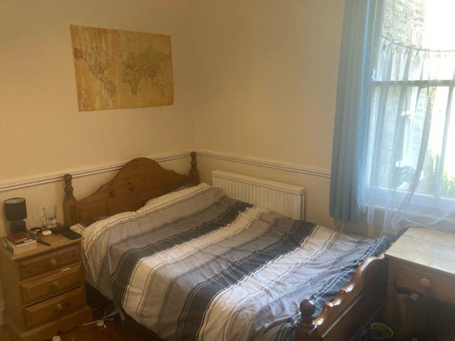 Double room in a shared house near train station Main Photo