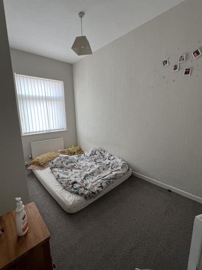 Room available in a house share of 2 bedrooms hous Main Photo