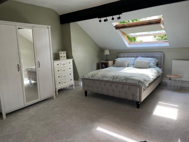 2 Huge double rooms in spacious home Main Photo