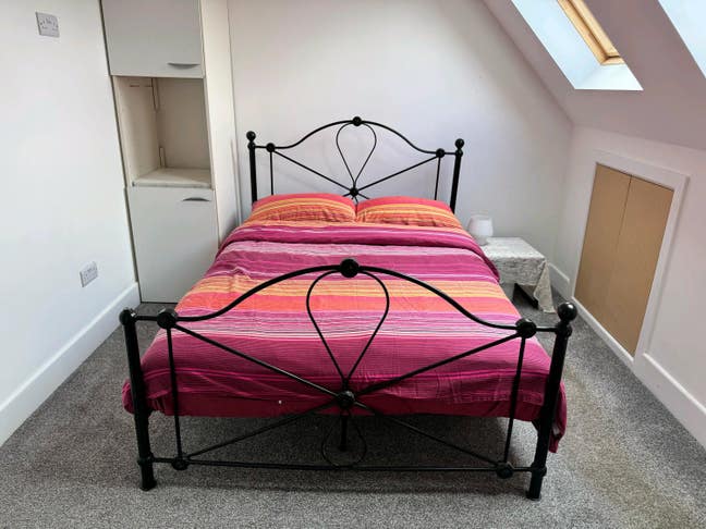 Lovely Rooms Egham 2 mins Station  Main Photo