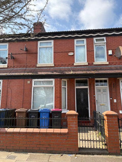 5 Bed House, Salford Main Photo