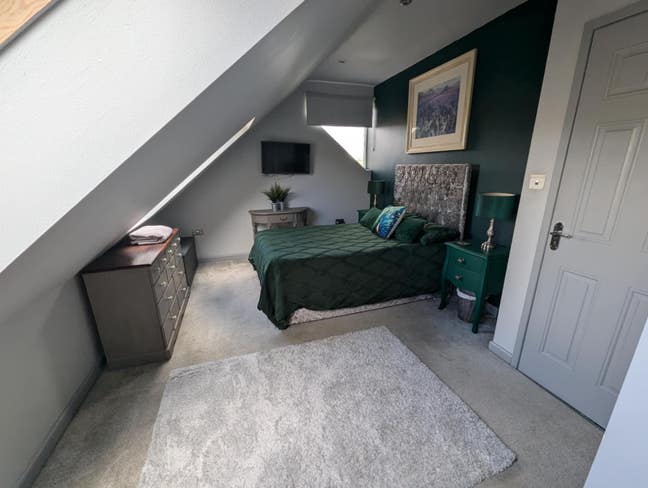 Large Double room (Mon-Friday) Main Photo