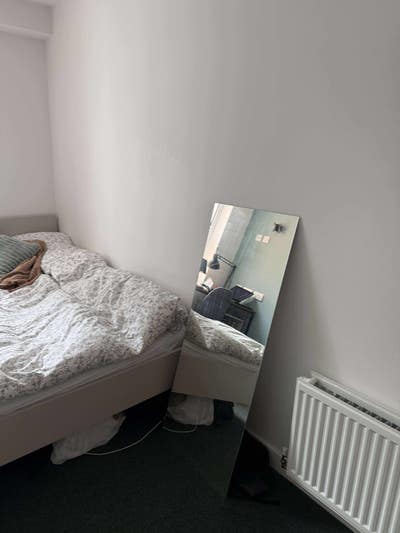 Need someone to take over my single bedroom Main Photo
