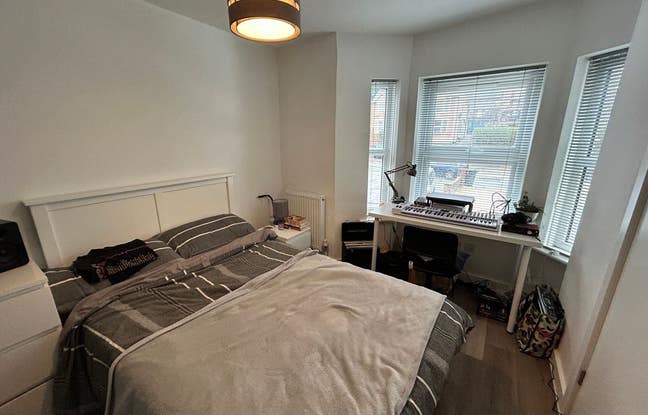 En-suite bedroom on Hughenden Road, Bill included! Main Photo