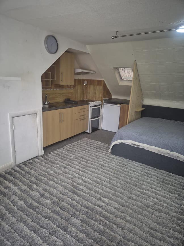 Studio flat to let in sudbury hill greenford Main Photo