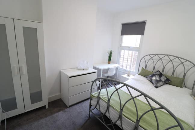 2 Rooms Available in a House Share - St Anns Road Main Photo