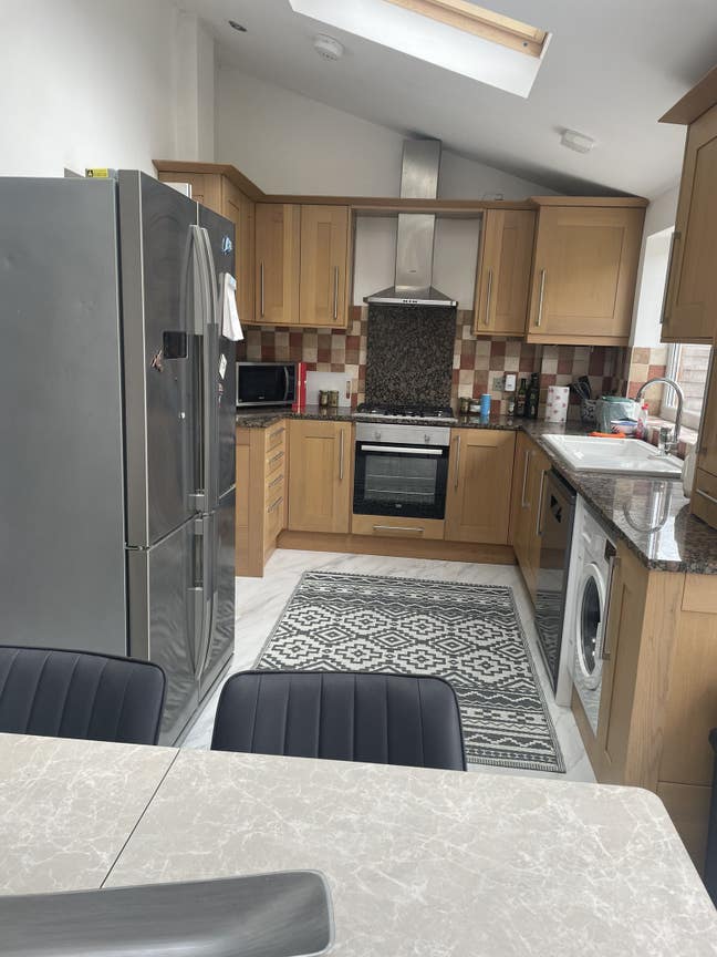  Absolutely Stunning 5 Bedroom House Main Photo
