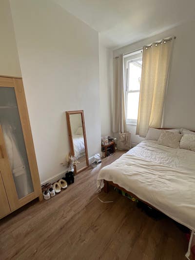 1 double bedroom in Queens Park  Main Photo