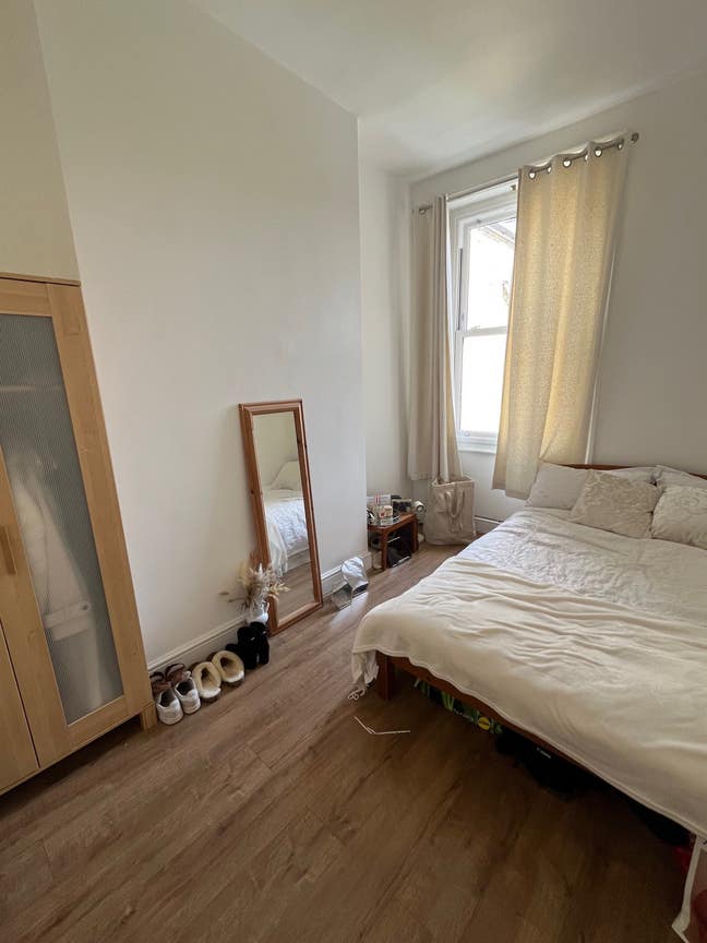 1 double bedroom in Queens Park  Main Photo