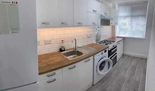 Modern 2-Bedroom Apartment in a Residential Area Main Photo