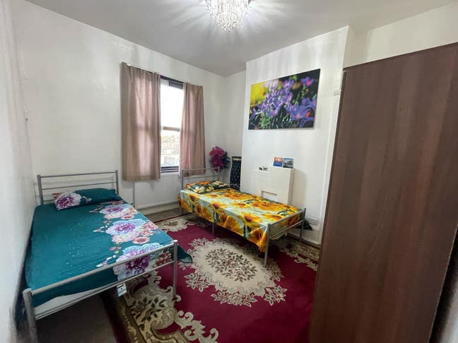 Single twin room with a wardrobe  Main Photo