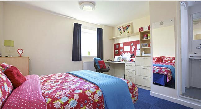 Queen Margaret Uni Accomodation Room Available Main Photo
