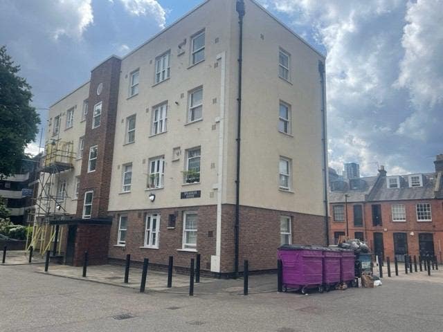 Modern three bedroom flat, Shoreditch, E2 Main Photo