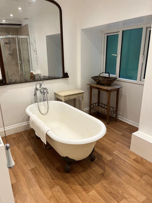 Three bedrooms available to rent Main Photo
