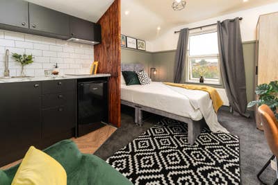Kitchenette | En-Suite Room | Bills inc | Main Photo