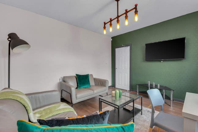 All inclusive Headingley House share just £129pw Main Photo