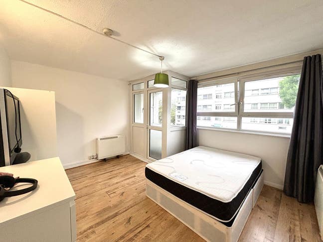 Amazing Room in Lovely Flat Close to Station Main Photo