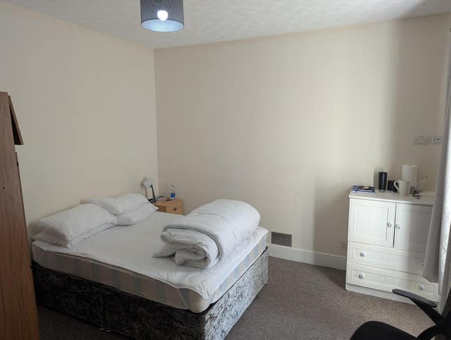 Ensuite Double Room to rent on York Road Main Photo