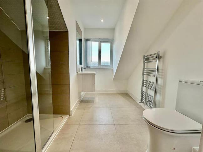 Newly Refurbished, High Quality Rooms in Oldham Main Photo