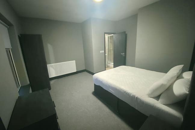 Ensuite Room - Centrum 100 Suitable for Couples Main Photo
