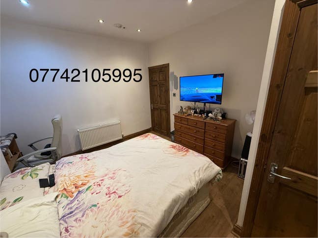 Double Bedroom   Main Photo