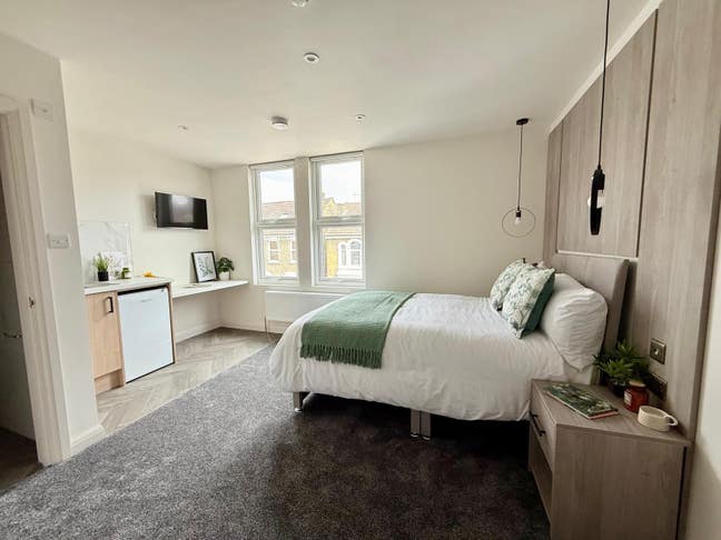 Luxurious New Rooms in Superb Location - 67W Main Photo