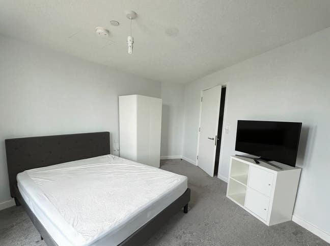 Double room next to Tottenham Hale station Main Photo