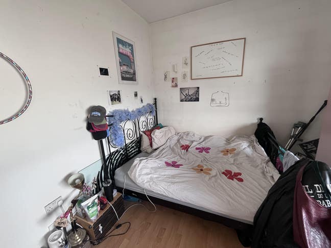 Double room available in fun household Main Photo