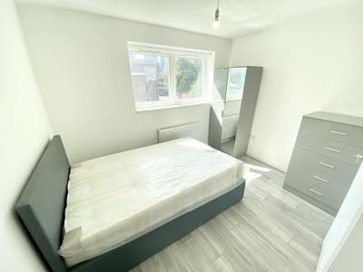 Ensuite Double Room in 5Bed House in Canary Wharf Main Photo