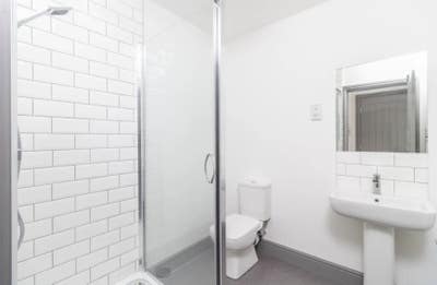 *Stylish 1-Bed Flatshare Near Cannock Town Centre* Main Photo