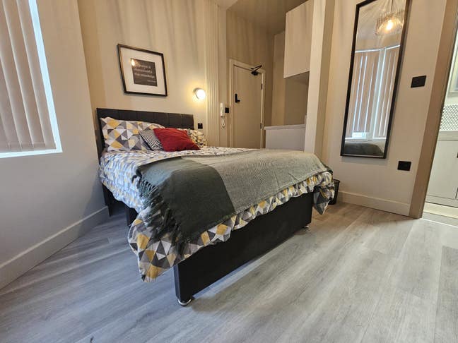Ensuite Rooms in New Home 12 min from London bri Main Photo