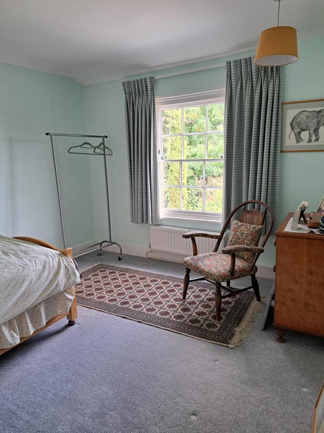 Low cost accommodation in East Molesey KT8 Main Photo