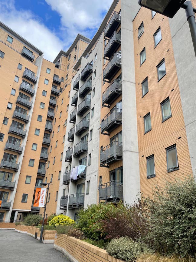 2B2B Flat in City Center looking for a flatmate  Main Photo