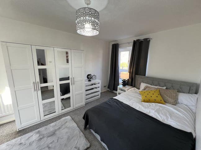169WS: Lovely Premium Room In Vibrant Central Area Main Photo