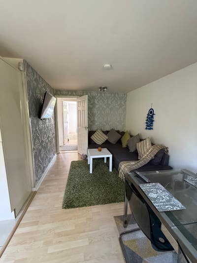 Modern 1-Bedroom Flat for Rent -Prime location  Main Photo