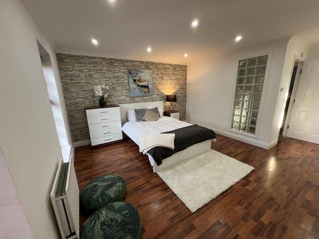 26MW: Modern Premium Rooms in Vibrant Location Main Photo