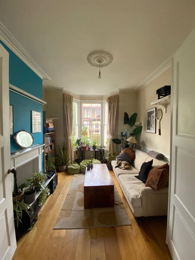 Room to let available now in Homerton townhouse Main Photo